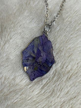Load image into Gallery viewer, Floral necklace
