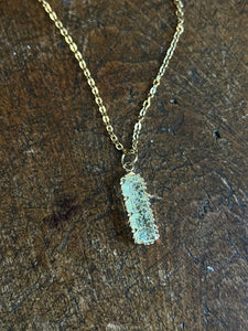 Crackle stone necklace