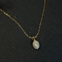Load image into Gallery viewer, Pearl necklace

