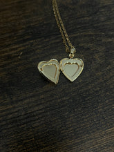 Load image into Gallery viewer, Floral locket necklace
