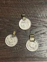 Load image into Gallery viewer, Coin necklace
