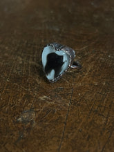 Load image into Gallery viewer, Tooth ring size 7.5
