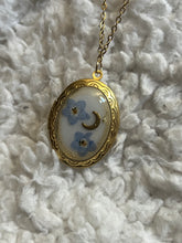 Load image into Gallery viewer, Floral locket necklace
