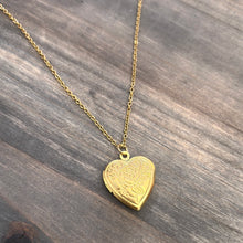 Load image into Gallery viewer, Heart Locket necklace ￼
