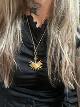 Load image into Gallery viewer, Dangle fan necklace
