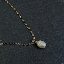 Load image into Gallery viewer, Pearl necklace
