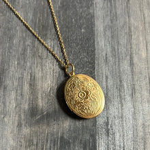 Load image into Gallery viewer, Locket necklace ￼
