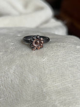 Load image into Gallery viewer, Flower ring size 5.25
