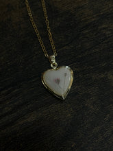 Load image into Gallery viewer, Floral locket necklace
