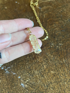 Crackle stone necklace