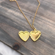 Load image into Gallery viewer, Heart Locket necklace ￼

