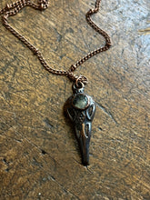 Load image into Gallery viewer, Prehnite bird skull
