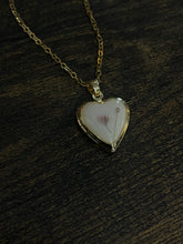 Load image into Gallery viewer, Floral locket necklace
