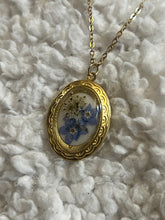 Load image into Gallery viewer, Floral locket necklace
