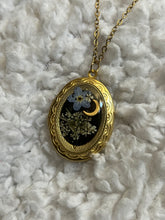 Load image into Gallery viewer, Floral locket necklace
