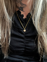 Load image into Gallery viewer, Heart eye necklace
