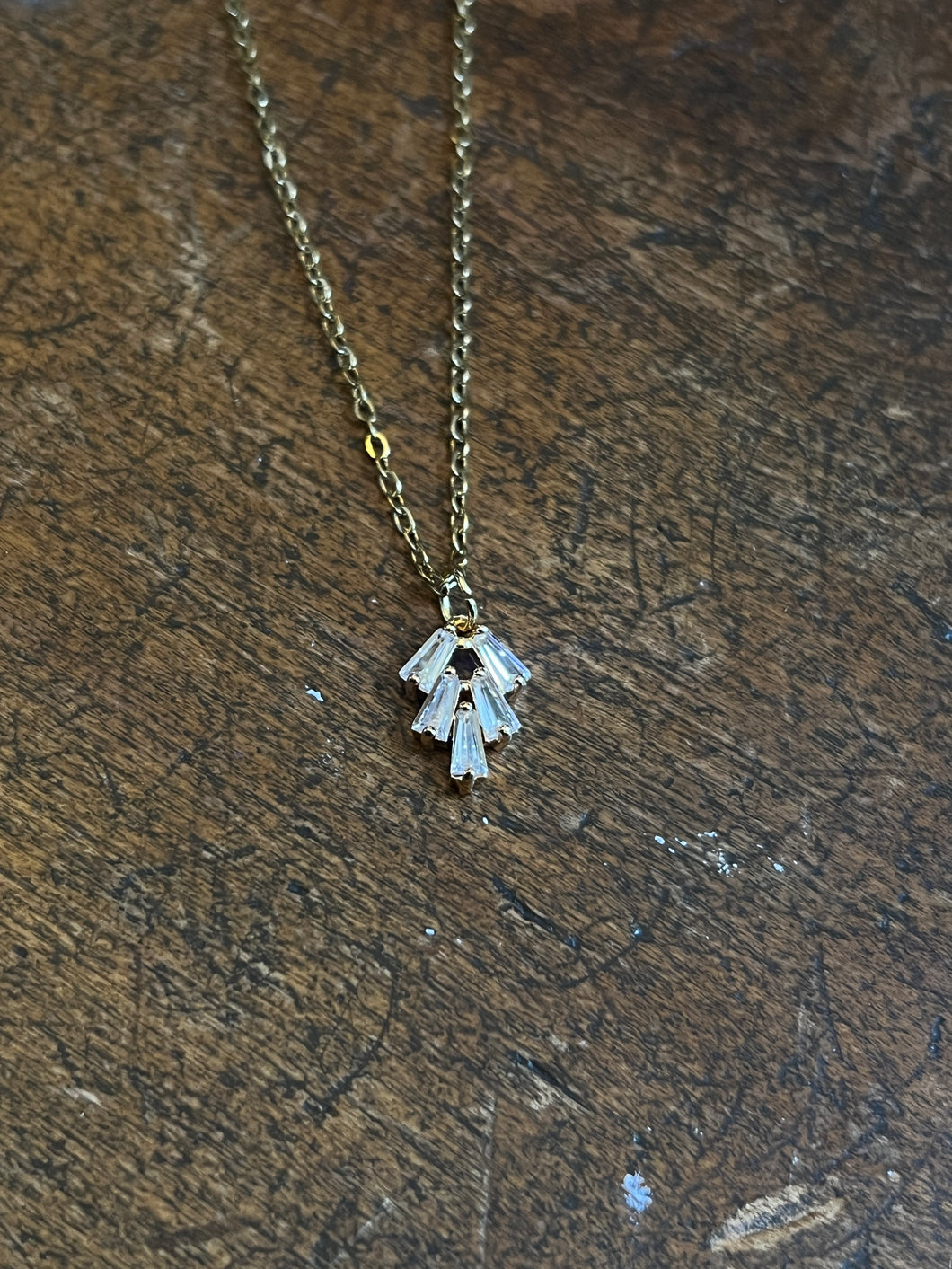 Leaf stone necklace