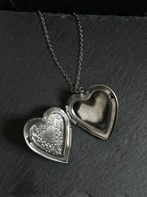 Load image into Gallery viewer, Stainless steel heart locket necklace pendant
