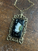 Load image into Gallery viewer, Ornate floral necklace
