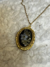 Load image into Gallery viewer, Floral locket necklace
