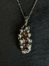Load image into Gallery viewer, Pearl necklace
