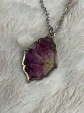 Load image into Gallery viewer, Roses necklace
