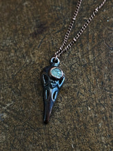 Load image into Gallery viewer, Prehnite bird skull
