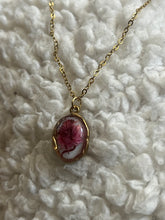 Load image into Gallery viewer, Floral necklace

