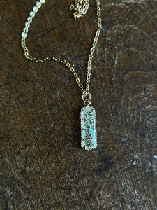 Crackle stone necklace