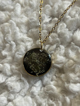 Load image into Gallery viewer, Floral necklace
