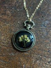 Load image into Gallery viewer, Ornate floral necklace
