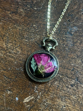Load image into Gallery viewer, Ornate floral necklace
