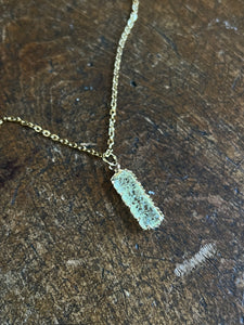 Crackle stone necklace