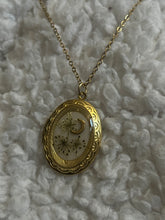 Load image into Gallery viewer, Floral locket necklace
