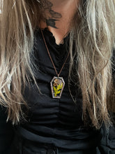 Load image into Gallery viewer, Coffin flower necklace

