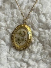 Load image into Gallery viewer, Floral locket necklace
