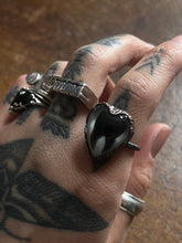 Load image into Gallery viewer, Tooth ring size 5.75
