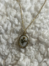 Load image into Gallery viewer, Floral necklace
