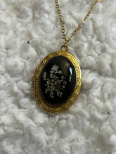 Load image into Gallery viewer, Floral locket necklace
