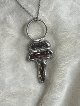 Load image into Gallery viewer, Pearl necklace
