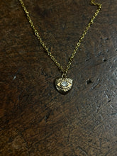 Load image into Gallery viewer, Heart eye necklace

