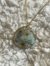 Load image into Gallery viewer, Floral necklace

