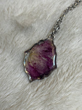 Load image into Gallery viewer, Roses necklace
