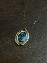 Load image into Gallery viewer, Floral locket necklace
