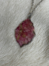 Load image into Gallery viewer, Roses necklace
