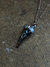 Load image into Gallery viewer, Prehnite bird skull
