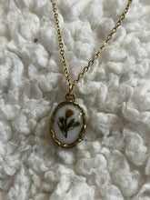Load image into Gallery viewer, Floral necklace
