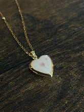 Load image into Gallery viewer, Floral locket necklace
