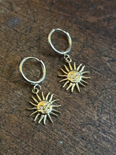 Load image into Gallery viewer, Sun earrings

