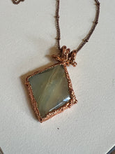 Load image into Gallery viewer, Green stone necklace
